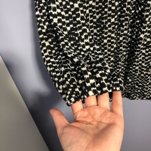 🦋Daisy Fuentes blouse🦋 - Picture 2 of 5